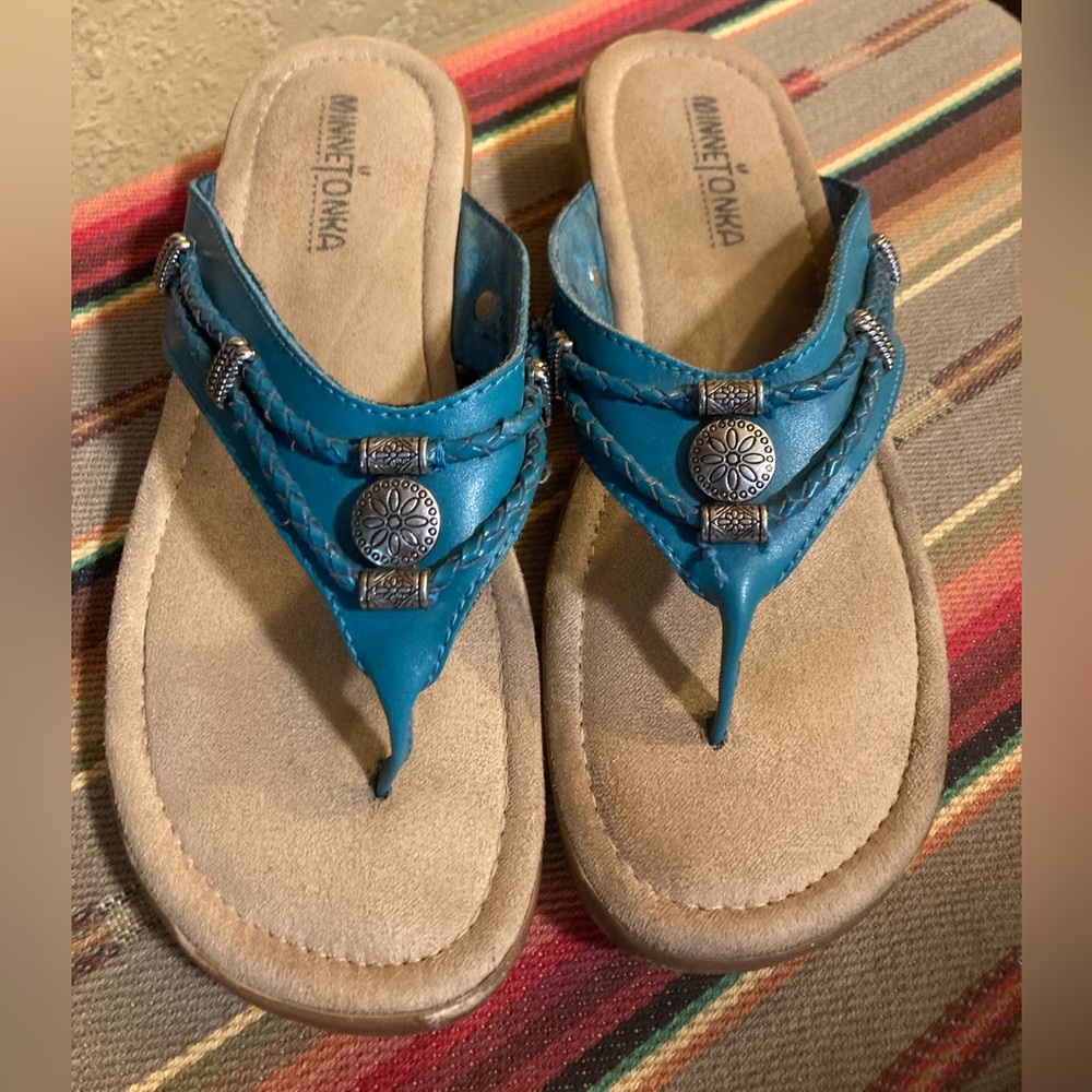Minnetonka 8 Silverthorne Sandals Turquoise good condition